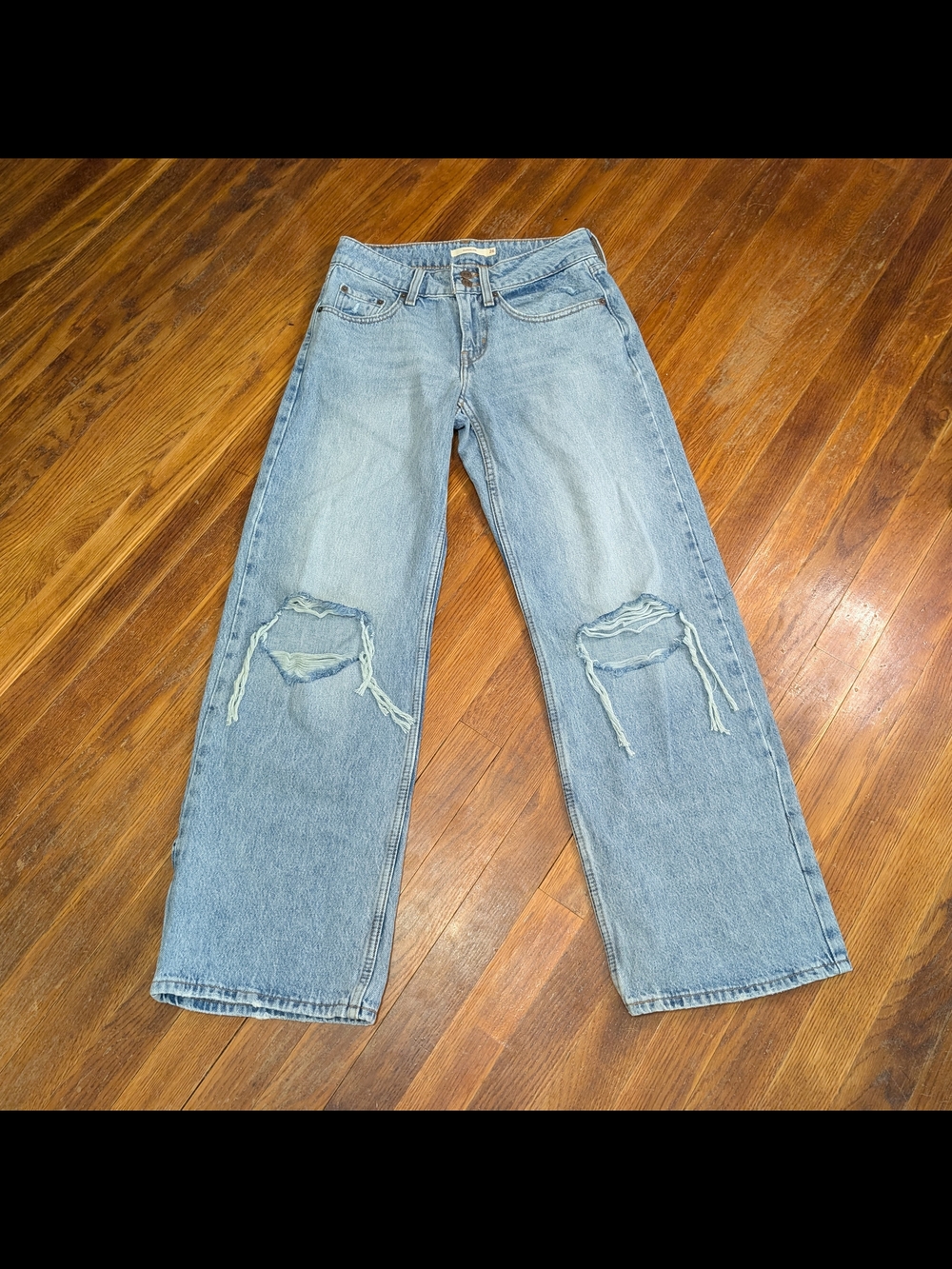 Levi’s Women’s Superlow loose Distressed Ripped Jeans Size 26